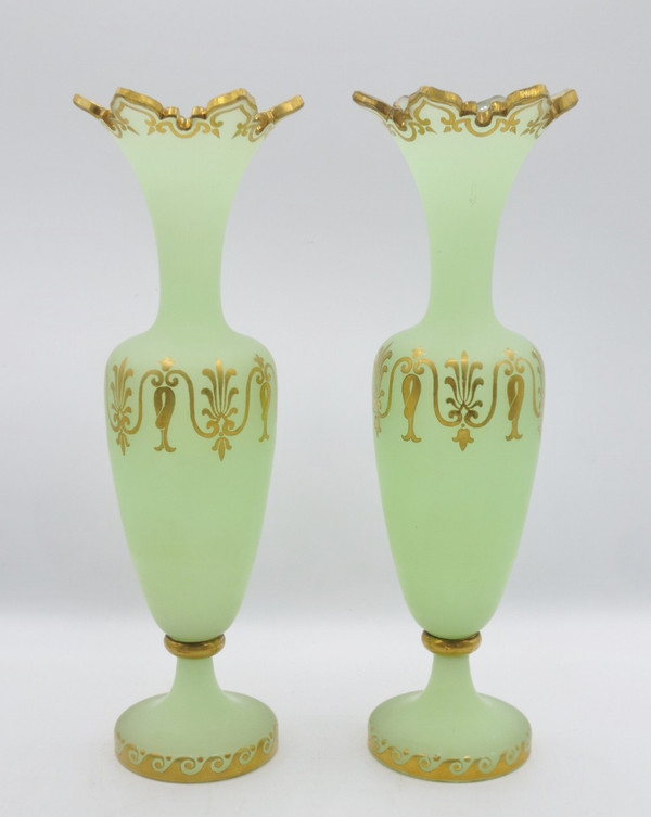 Vases en opaline, XIXe siècle. 