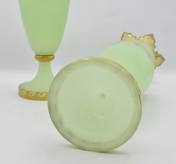 Vases en opaline, XIXe siècle. 