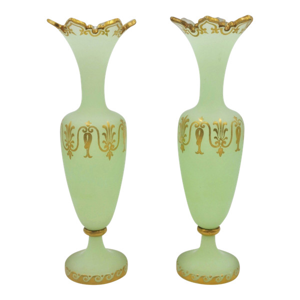 Vases en opaline, XIXe siècle. 