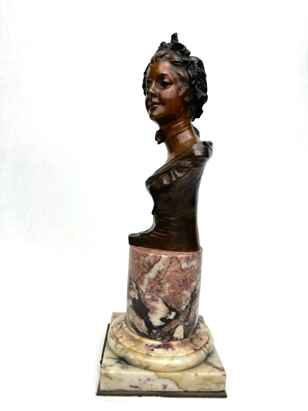 Georges Van der Straeten Bronze bust of "Marinette".