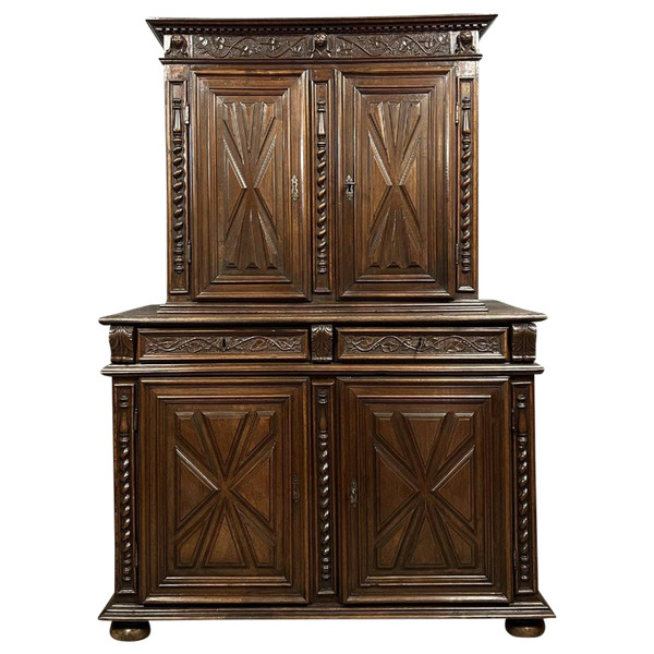 Credenza in noce massiccio intagliato del periodo Luigi XIII, 1680 circa