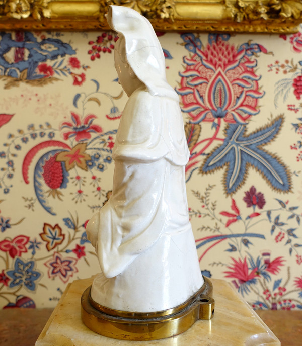 Statua Guanyin in porcellana cinese, base in bronzo - decoro cineserie / mobile cinese