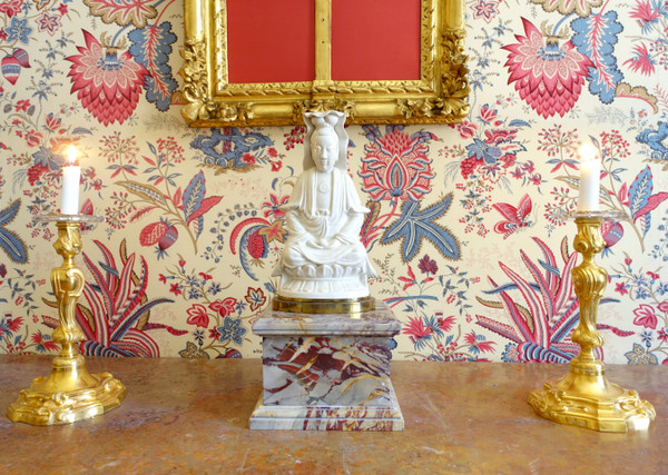 Statua Guanyin in porcellana cinese, base in bronzo - decoro cineserie / mobile cinese
