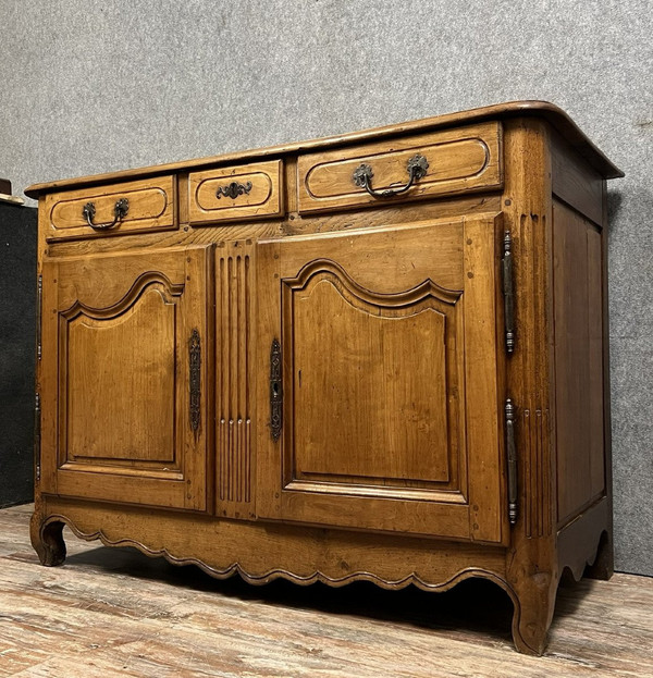 Buffet / Truhe Louis XV Epoche aus massivem Nussbaum um 1750