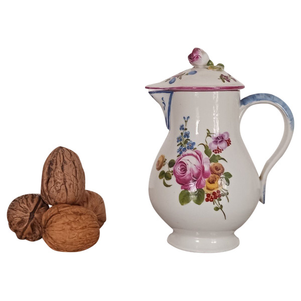 Mennecy, vers 1760 - pot à lait égoïste - porcelaine tendre - marqué - provenance