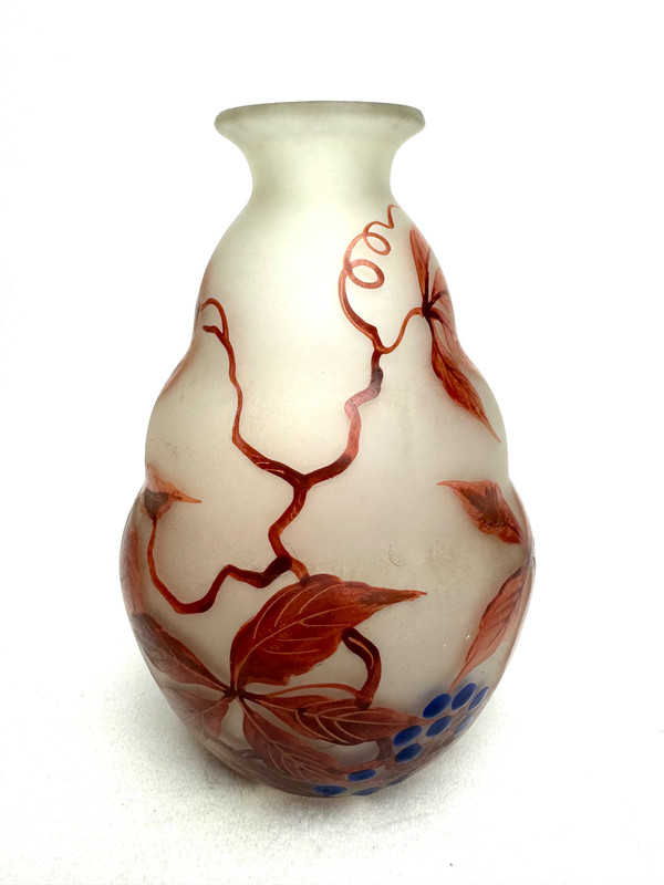 Fanus - Vaso decorato con tralci di vite vergini