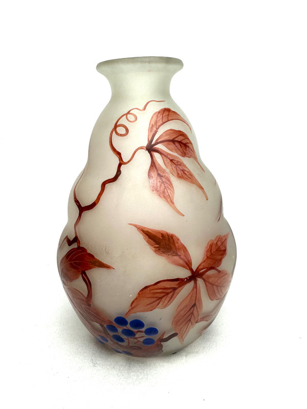 Fanus - Vaso decorato con tralci di vite vergini