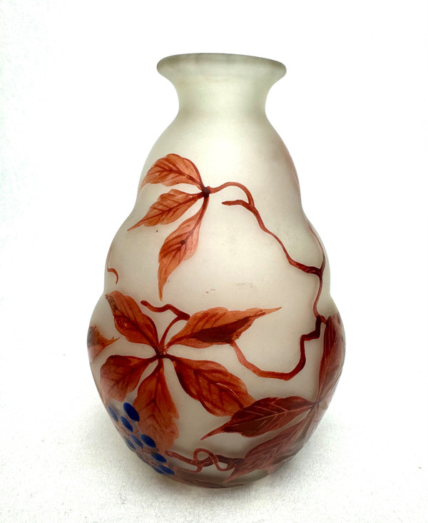 Fanus - Vaso decorato con tralci di vite vergini