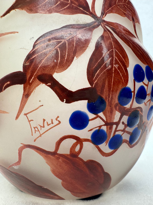 Fanus - Vaso decorato con tralci di vite vergini