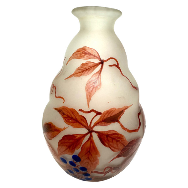 Fanus - Vaso decorato con tralci di vite vergini