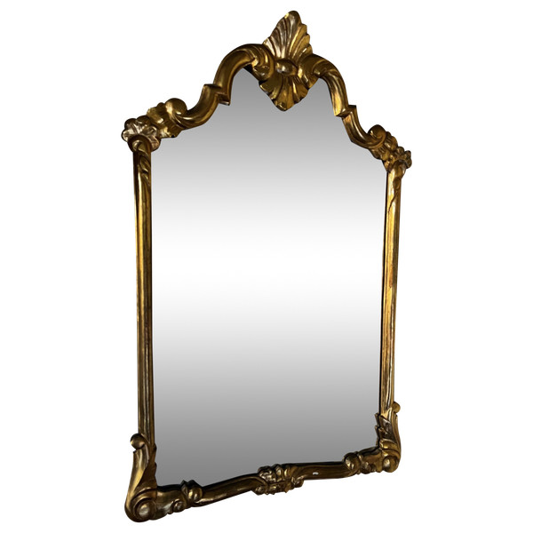 Miroir style Louis XV, bois sculpté avec une belle dorure à la feuille