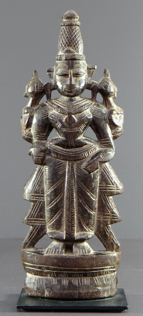 Indien, Bezaubernde Holzgeschnitzte Statuette, die Lakshmi darstellt, 1900-1920.