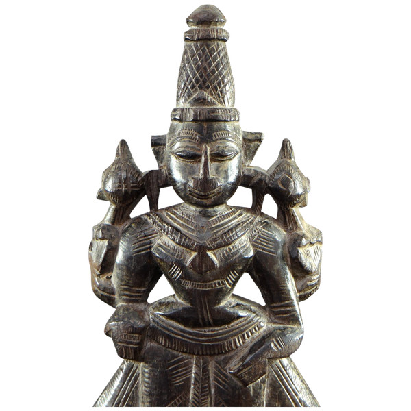 Indien, Bezaubernde Holzgeschnitzte Statuette, die Lakshmi darstellt, 1900-1920.