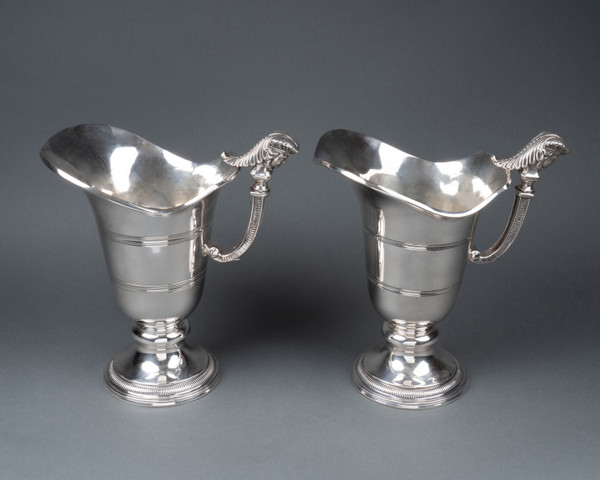 Coppia di cappe in argento massiccio, XIX secolo