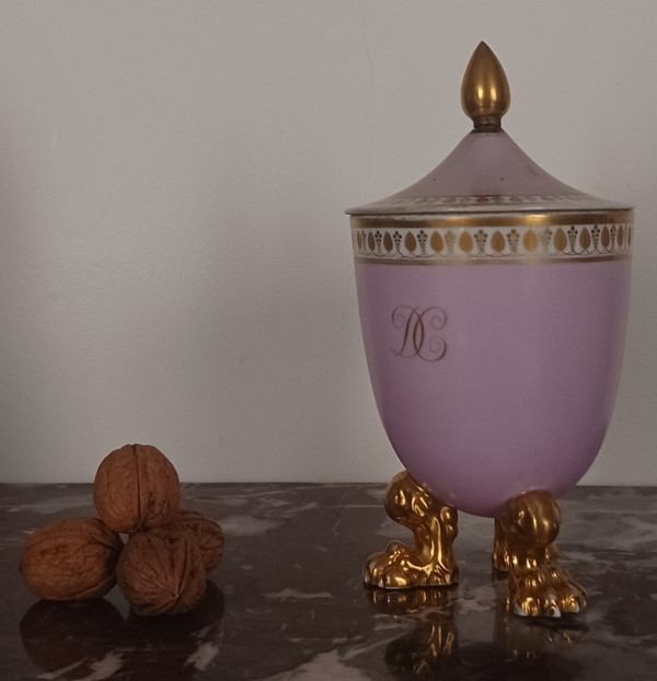 Dagoty et Honoré - seltene dreibeinige Zuckerdose aus Porzellan - lila Hintergrund - Empire, Restauration