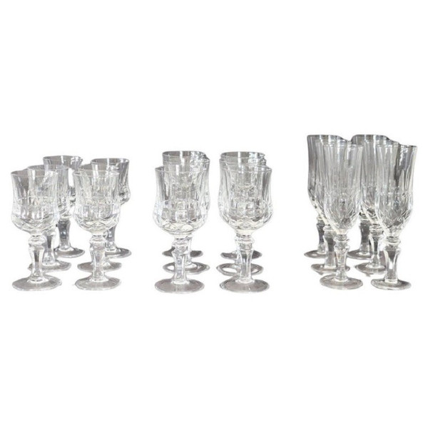 Set aus 18 Kristallgläsern