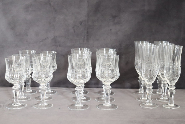 Set aus 18 Kristallgläsern