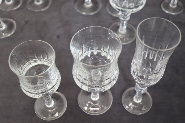 Set aus 18 Kristallgläsern