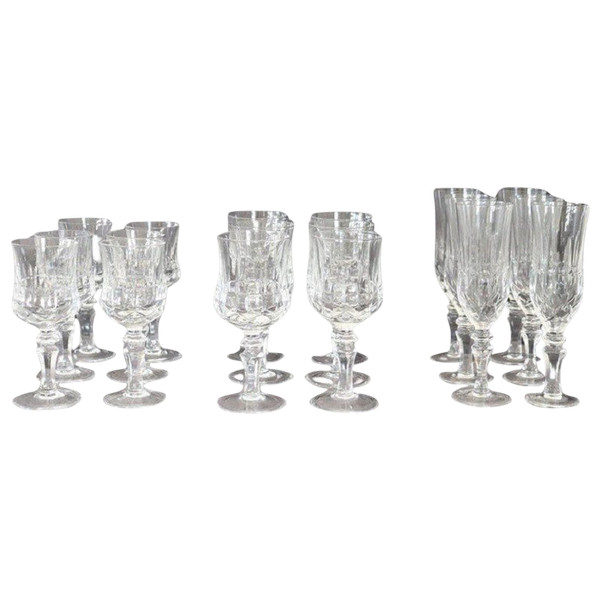 Set aus 18 Kristallgläsern
