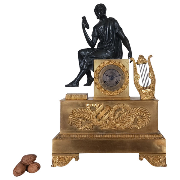 Paris, époque Restauration - grande pendule en bronze à l'ormoulu et patiné - Apollon