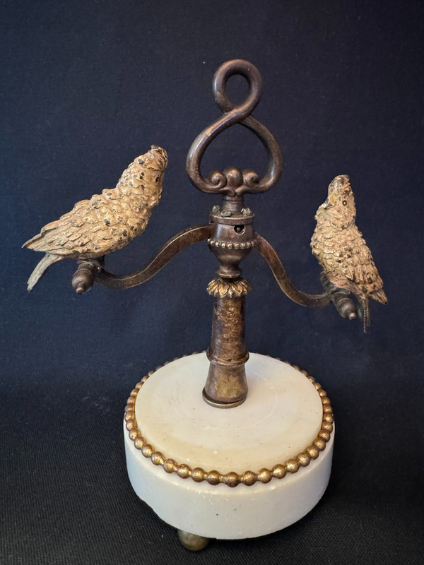 Scultura in bronzo articolata di Vienna "Parrot swing" (cacatua)