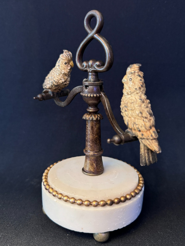 Scultura in bronzo articolata di Vienna "Parrot swing" (cacatua)