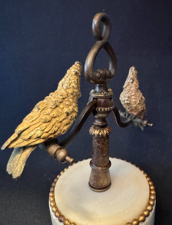 Scultura in bronzo articolata di Vienna "Parrot swing" (cacatua)