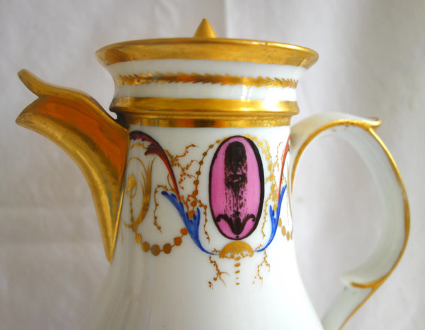 Porcelain coffee pot, Directoire Consulat period - late 18th century circa 1800