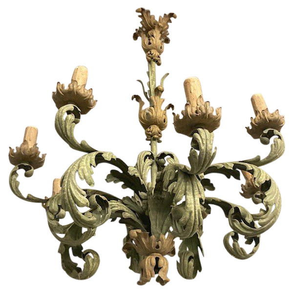 Lustre ancien à 8 lumières en fer forgé. Fin du 19ème siècle, peint. Dimensions :H 108 dia 95