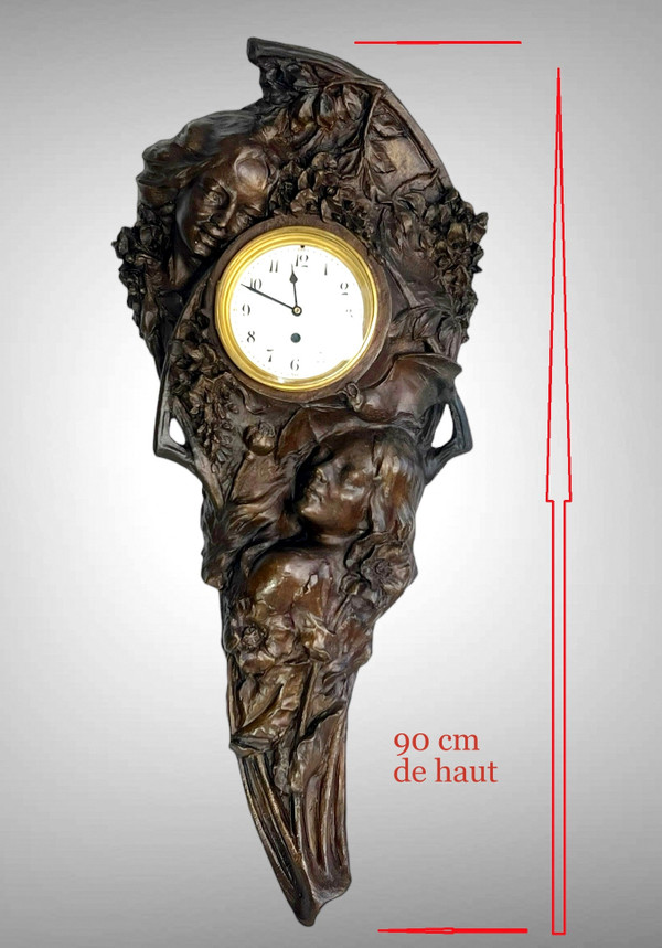 GRANDE SCULPTURE ART DÉCO EN TERRE CUITE SIGNÉE REPRÉSENTANT UNE PENDULE