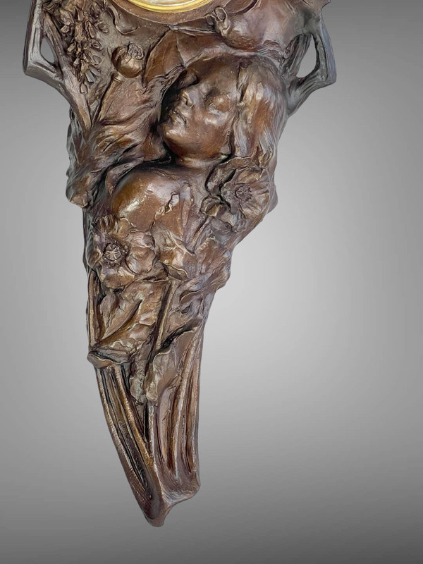 GRANDE SCULPTURE ART DÉCO EN TERRE CUITE SIGNÉE REPRÉSENTANT UNE PENDULE