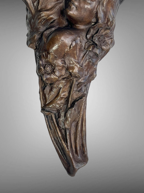 GRANDE SCULPTURE ART DÉCO EN TERRE CUITE SIGNÉE REPRÉSENTANT UNE PENDULE