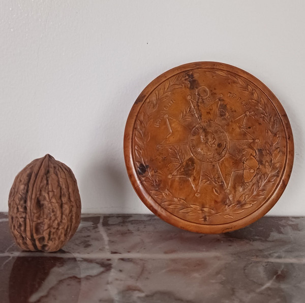 France, Louis Philippe period - double-sided burrwood box - pressed wood, tortoiseshell base