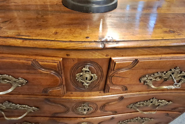 Commode XVIII noyer blond massif 