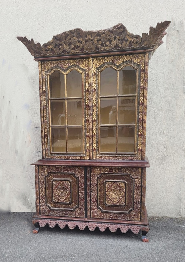Vetrina asiatica in legno intagliato, fine XIX inizio XX secolo