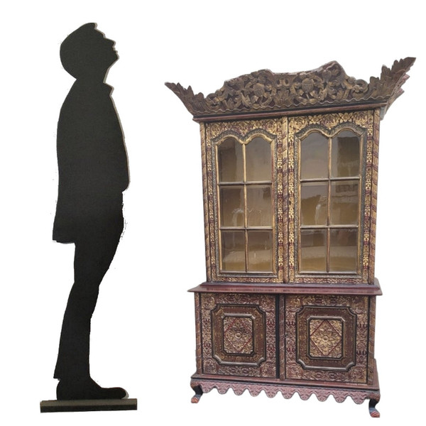 Vetrina asiatica in legno intagliato, fine XIX inizio XX secolo