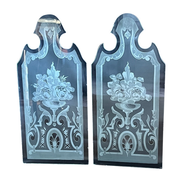PAIRE DE VITRES DES ANNÉES 1900 DE BISTROT EN VERRE DÉPOLI ET GRAVÉ A L'ACIDE