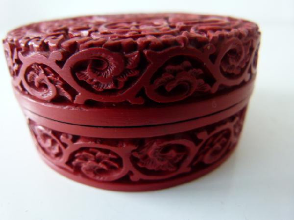 Antique box in red lacquer from China or Indochina