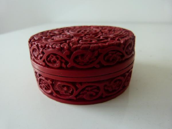 Antique box in red lacquer from China or Indochina