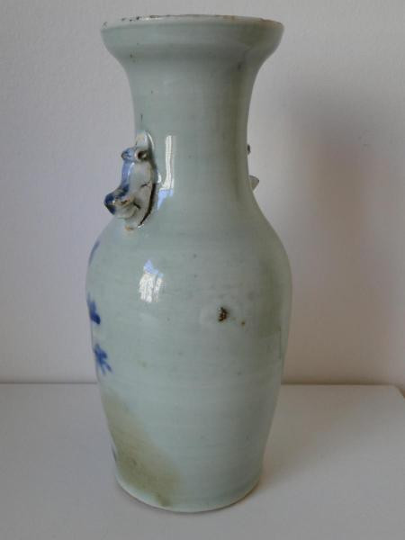 Vaso cinese blu e bianco con decorazione di foglie antiche