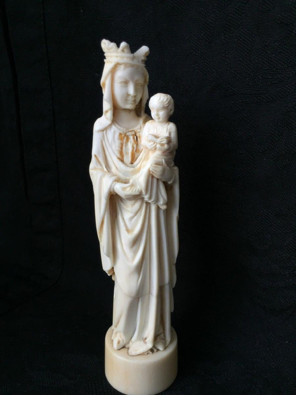 Madonna col Bambino del XIX secolo scolpita a mano