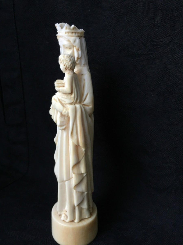 Madonna col Bambino del XIX secolo scolpita a mano