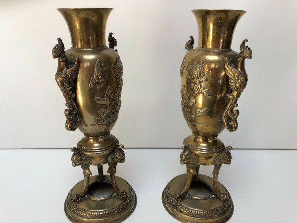 Paire de vases en bronze Chine ou Indochine décor floral et de chimères XIXe