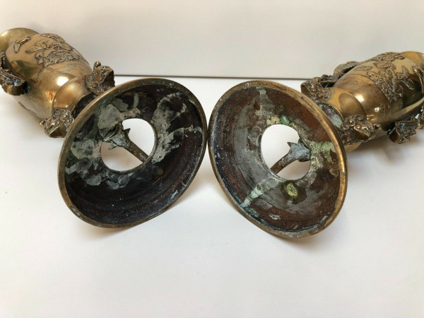 Paire de vases en bronze Chine ou Indochine décor floral et de chimères XIXe