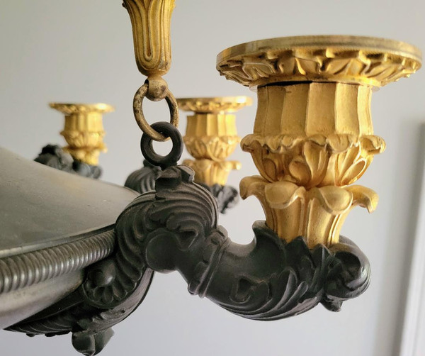 Kronleuchter aus vergoldeter und patinierter Bronze aus der Restaurationszeit