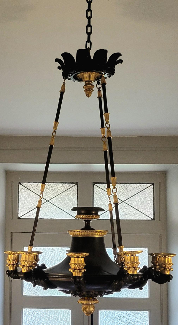 Kronleuchter aus vergoldeter und patinierter Bronze aus der Restaurationszeit