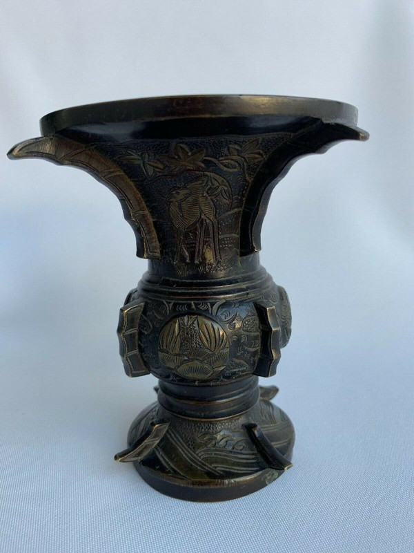 Japanese bronze vase with gilding, chiseled decoration of animals and fins, 19th century