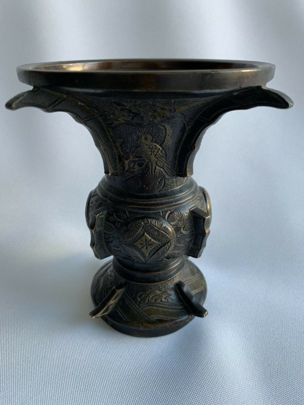 Japanese bronze vase with gilding, chiseled decoration of animals and fins, 19th century