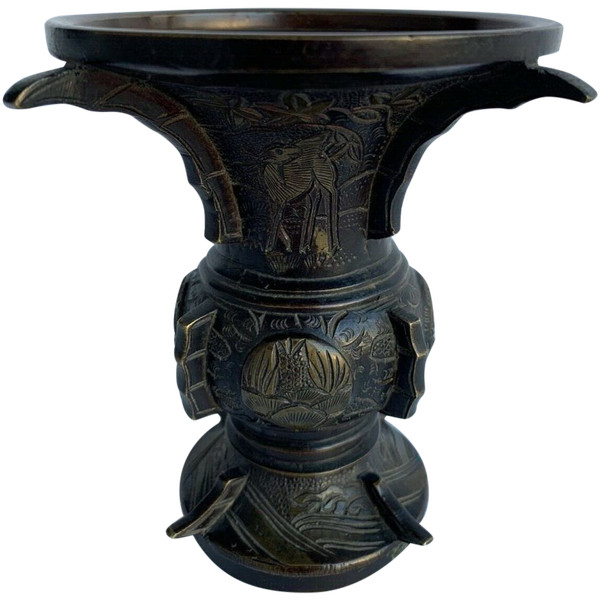 Japanese bronze vase with gilding, chiseled decoration of animals and fins, 19th century