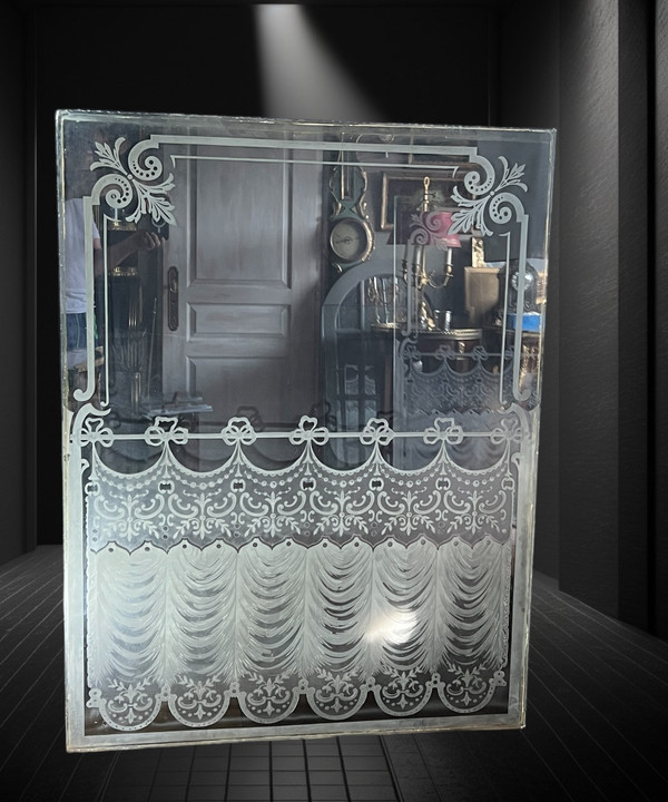 GRANDE PAIRE DE VITRES ANCIENNES DE BISTROT EN VERRE DÉPOLI ET GRAVÉ A L'ACIDE